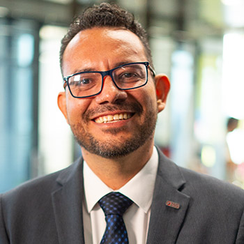 Mtro. César Reyes